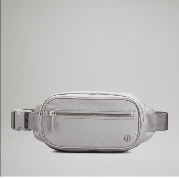 Lululemon Silver Wanderlust Belt Bag - NWOT - Picture 12 of 15